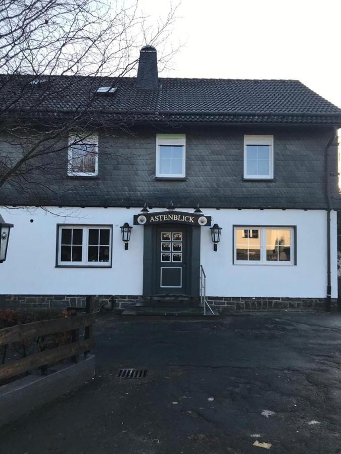 Ferienhaus Astenblick - Ideal Fuer Weihnachtsfeiern Und Familienfeiern Bietet Schlafplaetze Fuer Bis Zu 35 Personen Villa Винтерберг Екстериор снимка