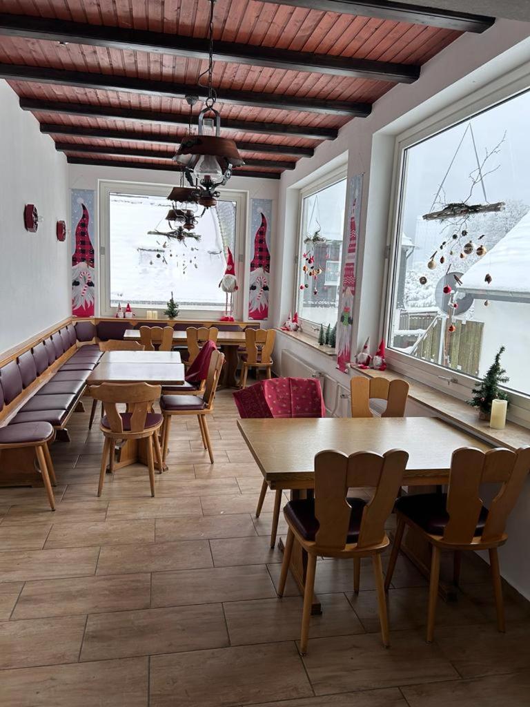 Ferienhaus Astenblick - Ideal Fuer Weihnachtsfeiern Und Familienfeiern Bietet Schlafplaetze Fuer Bis Zu 35 Personen Villa Винтерберг Екстериор снимка